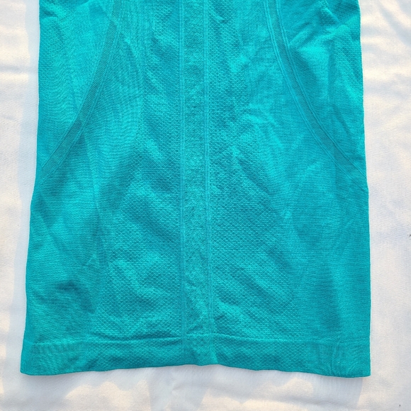 Lululemon Run: Swiftly Tech Short Sleeve - Surge Teal - Size 2 - Picture 7 of 15